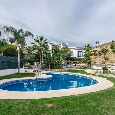 Pa18- Stunning Flat, Gym, Indoor And Outdoor Pool إِستيبونا