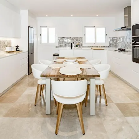 Pa18- Stunning Flat, Gym, Indoor And Outdoor Pool Apartment *