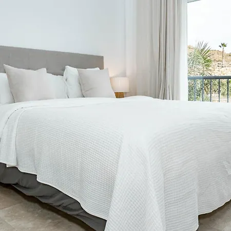Pa18- Stunning Flat, Gym, Indoor And Outdoor Pool Apartment *